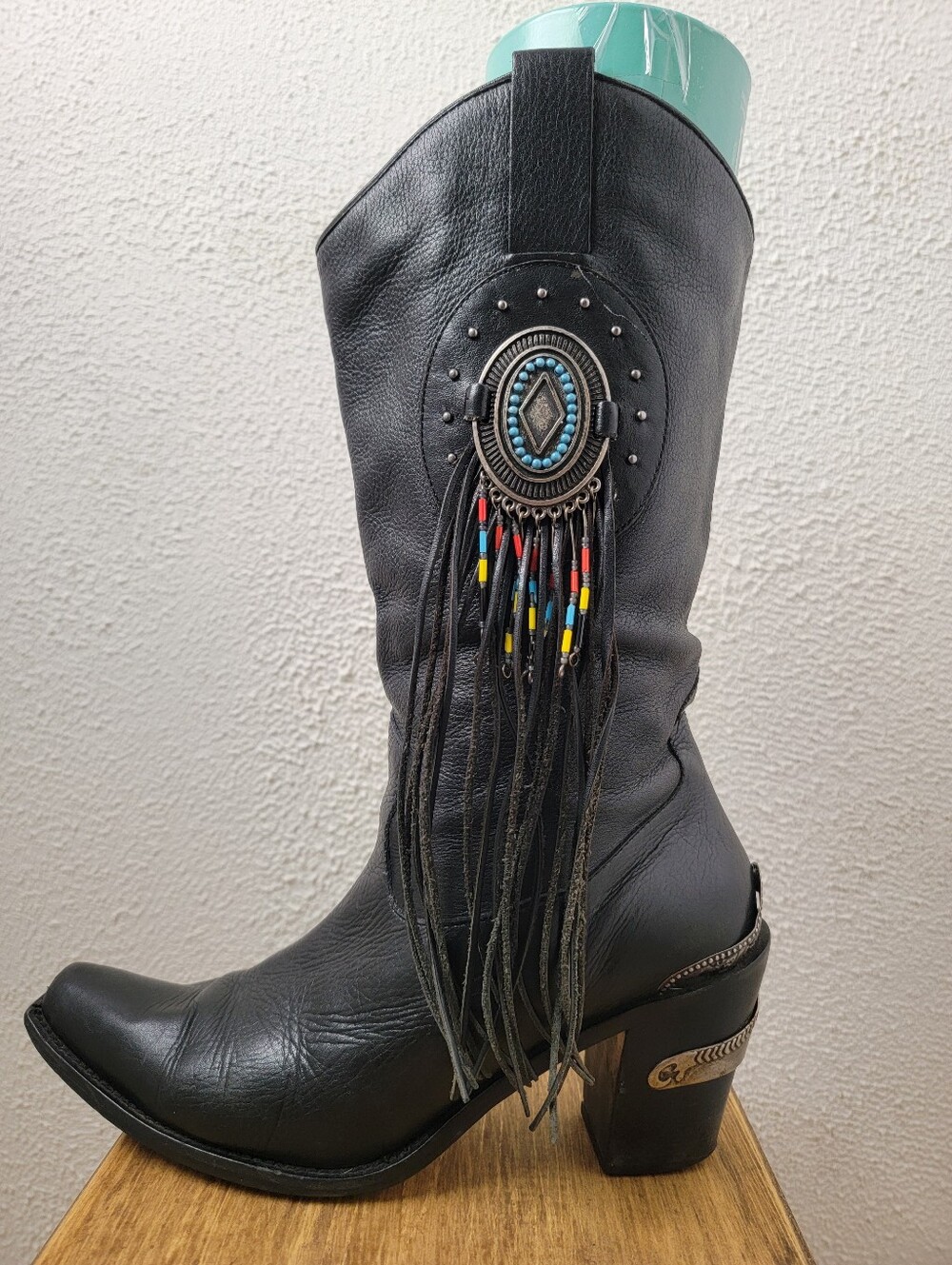 Code West Womens 8M Black Leather Embellished Fringe, Beads, Metal, Brazil -READ - Picture 6 of 15